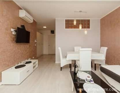 Lux apartman, Magán szállás a községben Miločer, Montenegró - 47283B6C-21B1-4544-B791-EA3F77647EE0